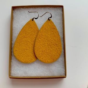 Nickel & Suede - Sunflower Suede. Size Medium